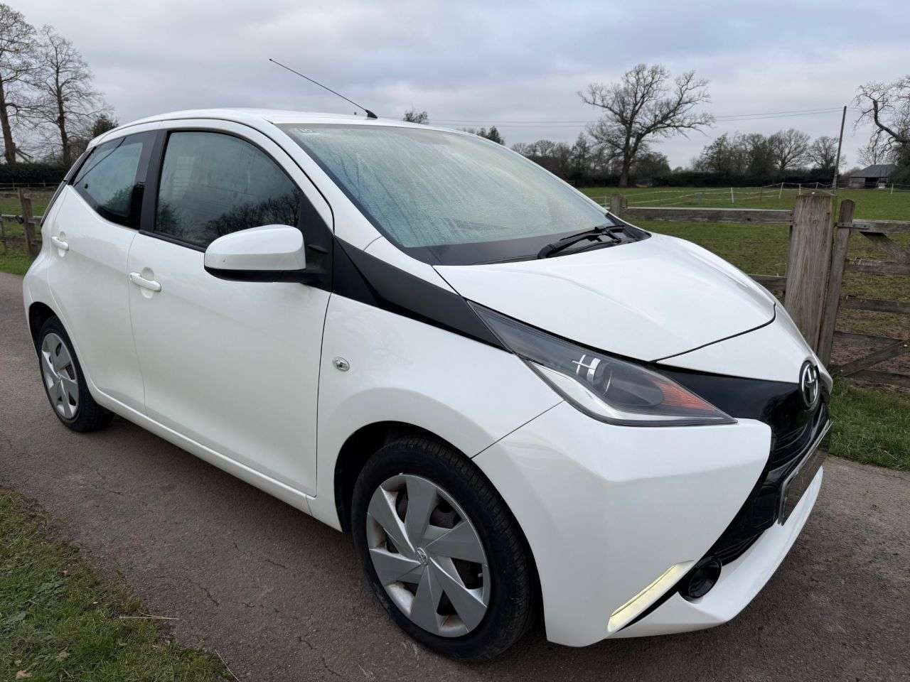 A 2015 TOYOTA AYGO 1.0 VVT-i x-play Hatchback 5dr Petrol Manual Euro 5 Euro 5 (68 ps) A 2015 TOYOTA AYGO 1.0 VVT-i x-play Hatchback 5dr Petrol Manual Euro 5 Euro 5 (68 ps)