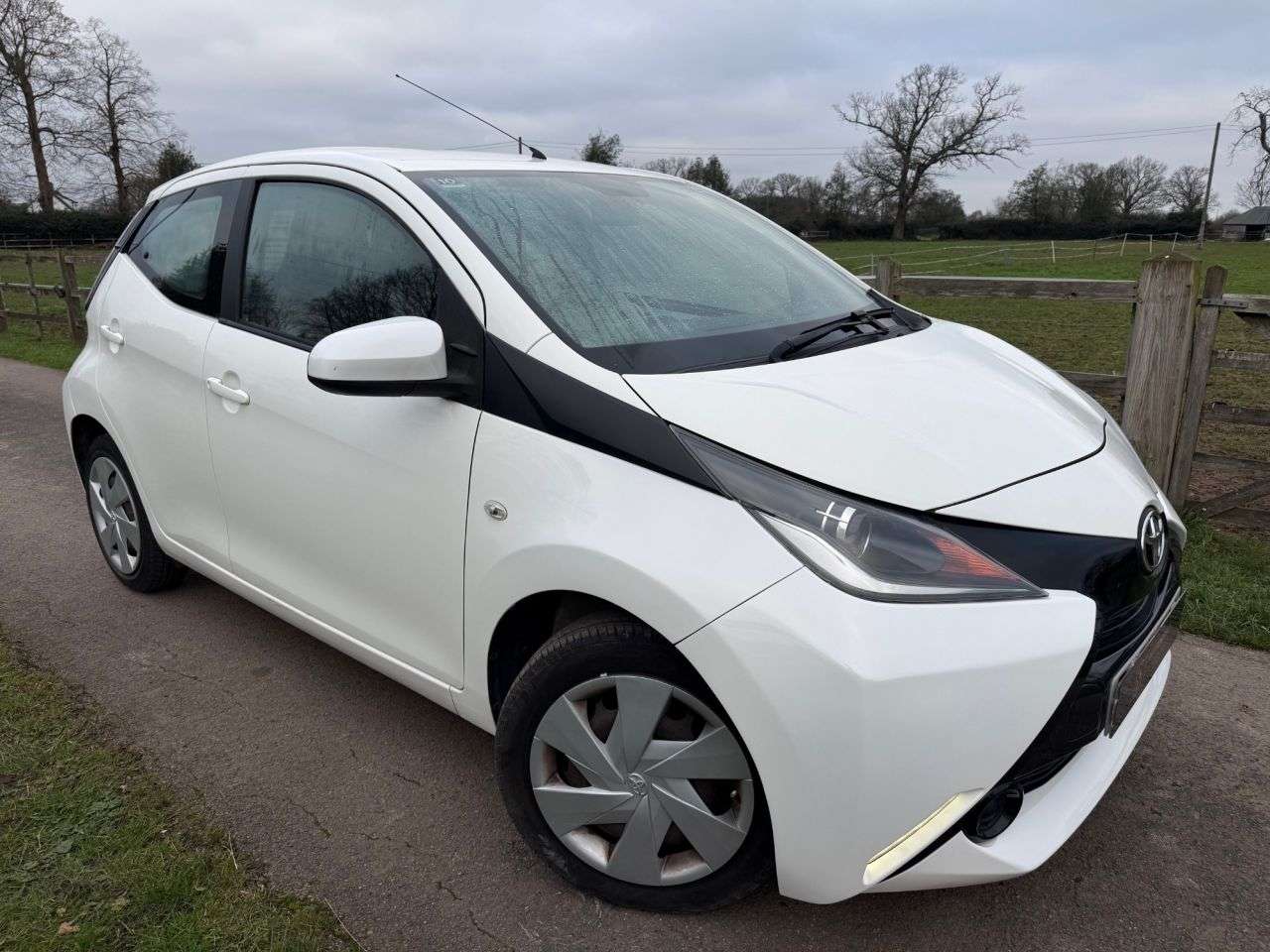 A 2015 TOYOTA AYGO 1.0 VVT-i x-play Hatchback 5dr Petrol Manual Euro 5 Euro 5 (68 ps) A 2015 TOYOTA AYGO 1.0 VVT-i x-play Hatchback 5dr Petrol Manual Euro 5 Euro 5 (68 ps)