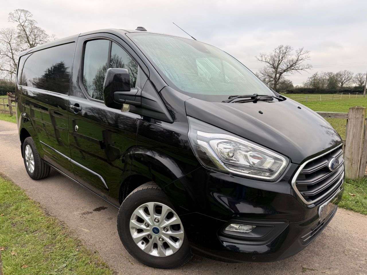 A 2020 FORD TRANSIT CUSTOM 2.0 280 EcoBlue Limited Panel Van 5dr Diesel Manual L1 H1 Euro 6 (s/s) (130 A 2020 FORD TRANSIT CUSTOM 2.0 280 EcoBlue Limited Panel Van 5dr Diesel Manual L1 H1 Euro 6 (s/s) (130
