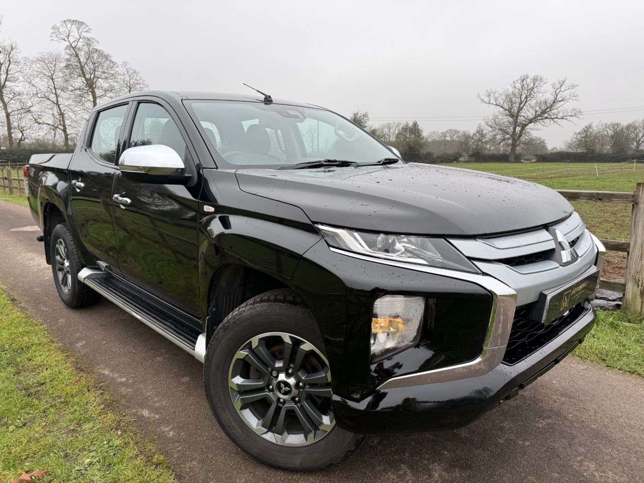 A 2020 MITSUBISHI L200 2.2 DI-D DC Trojan Pickup Double Cab 4dr Diesel Manual 4WD Euro 6 (s/s) (15 A 2020 MITSUBISHI L200 2.2 DI-D DC Trojan Pickup Double Cab 4dr Diesel Manual 4WD Euro 6 (s/s) (15