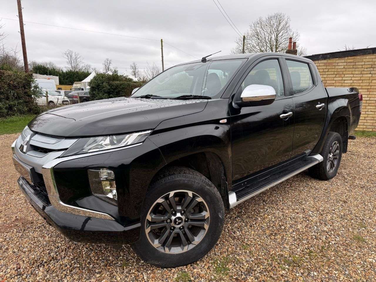 A 2020 MITSUBISHI L200 2.2 DI-D DC Trojan Pickup Double Cab 4dr Diesel Manual 4WD Euro 6 (s/s) (15 A 2020 MITSUBISHI L200 2.2 DI-D DC Trojan Pickup Double Cab 4dr Diesel Manual 4WD Euro 6 (s/s) (15