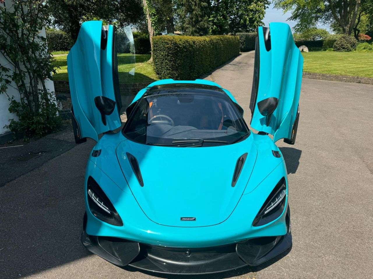 A 2021 MCLAREN 765LT V8 SSG A 2021 MCLAREN 765LT V8 SSG