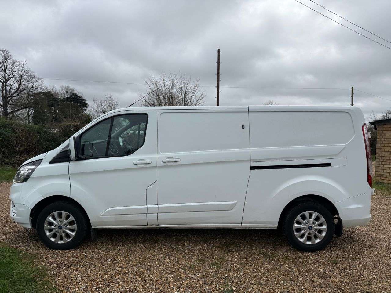A 2021 FORD TRANSIT CUSTOM 2.0 300 EcoBlue Limited Panel Van 5dr Diesel Manual L2 H1 Euro 6 (s/s) (130 A 2021 FORD TRANSIT CUSTOM 2.0 300 EcoBlue Limited Panel Van 5dr Diesel Manual L2 H1 Euro 6 (s/s) (130