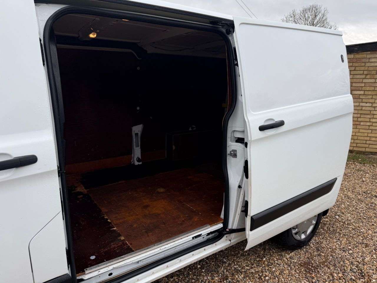 A 2020 FORD TRANSIT CUSTOM 2.0 300 EcoBlue Panel Van 5dr Diesel Manual L2 H1 Euro 6 (105 ps) NO VAT, T A 2020 FORD TRANSIT CUSTOM 2.0 300 EcoBlue Panel Van 5dr Diesel Manual L2 H1 Euro 6 (105 ps) NO VAT, T