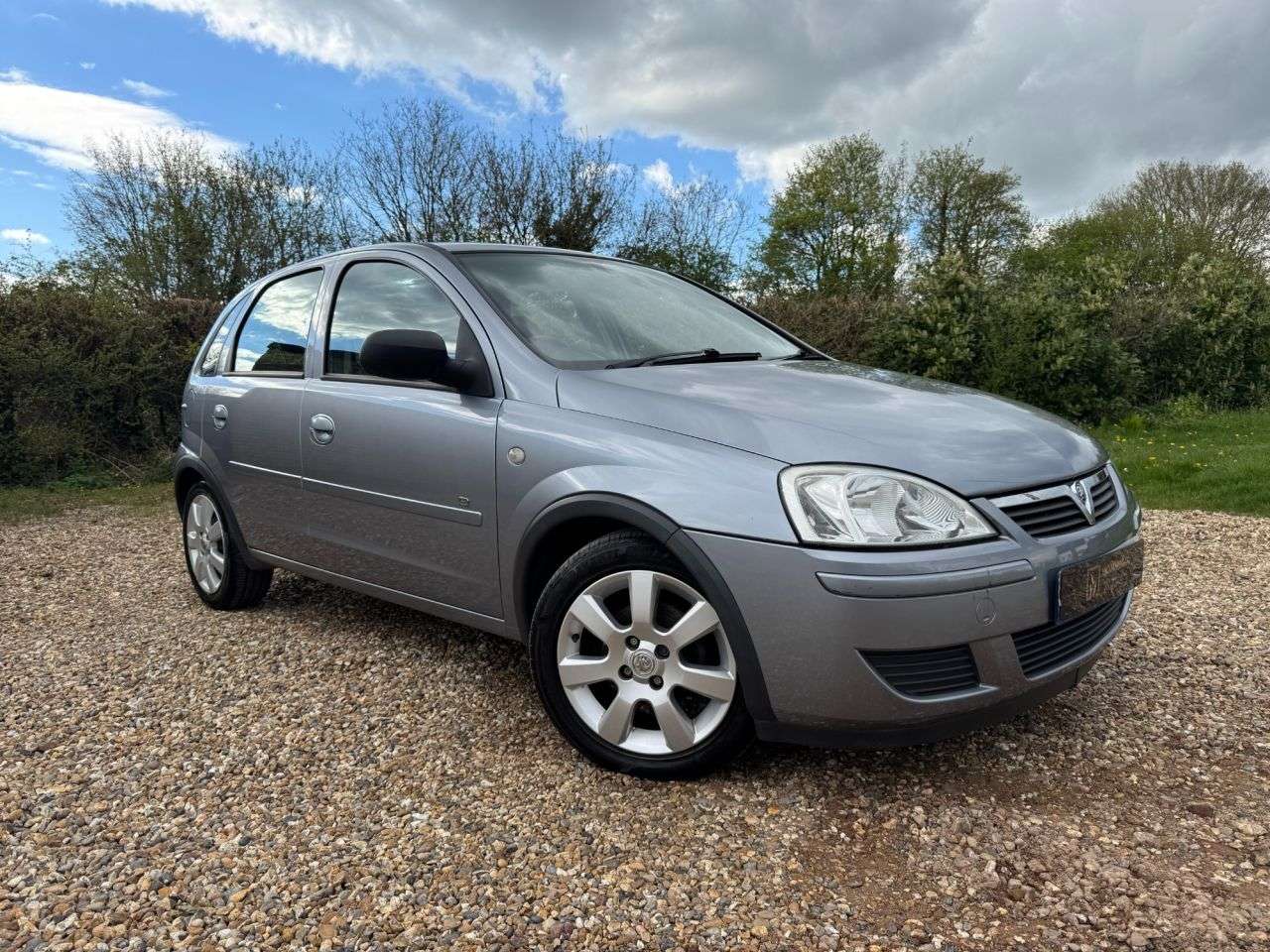 A 2004 VAUXHALL CORSA 1.2i 16v Breeze Hatchback 5dr Petrol Manual (a/c) (139 g/km, 79 bhp) 2 KEYS A 2004 VAUXHALL CORSA 1.2i 16v Breeze Hatchback 5dr Petrol Manual (a/c) (139 g/km, 79 bhp) 2 KEYS