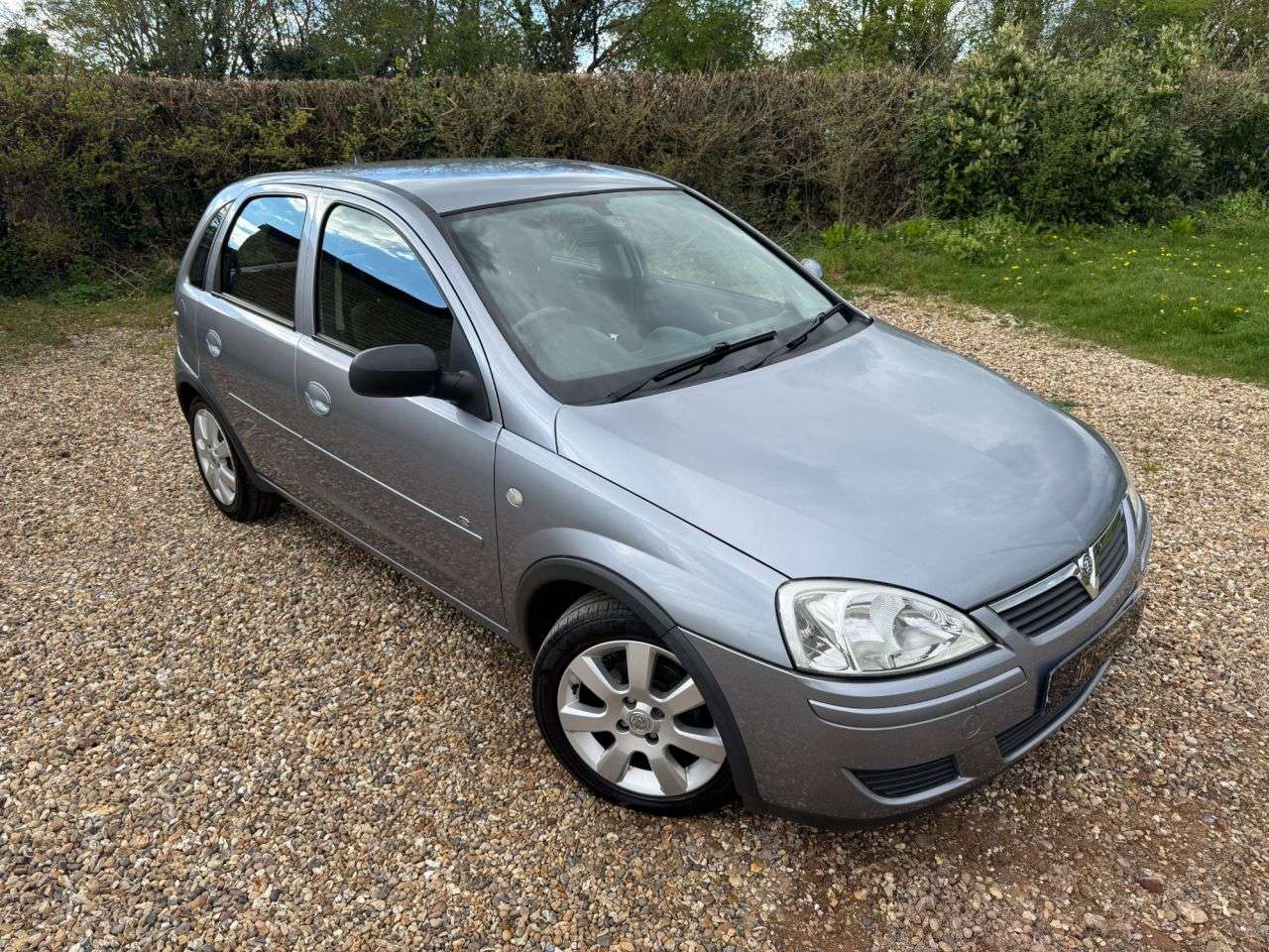 A 2004 VAUXHALL CORSA 1.2i 16v Breeze Hatchback 5dr Petrol Manual (a/c) (139 g/km, 79 bhp) 2 KEYS A 2004 VAUXHALL CORSA 1.2i 16v Breeze Hatchback 5dr Petrol Manual (a/c) (139 g/km, 79 bhp) 2 KEYS