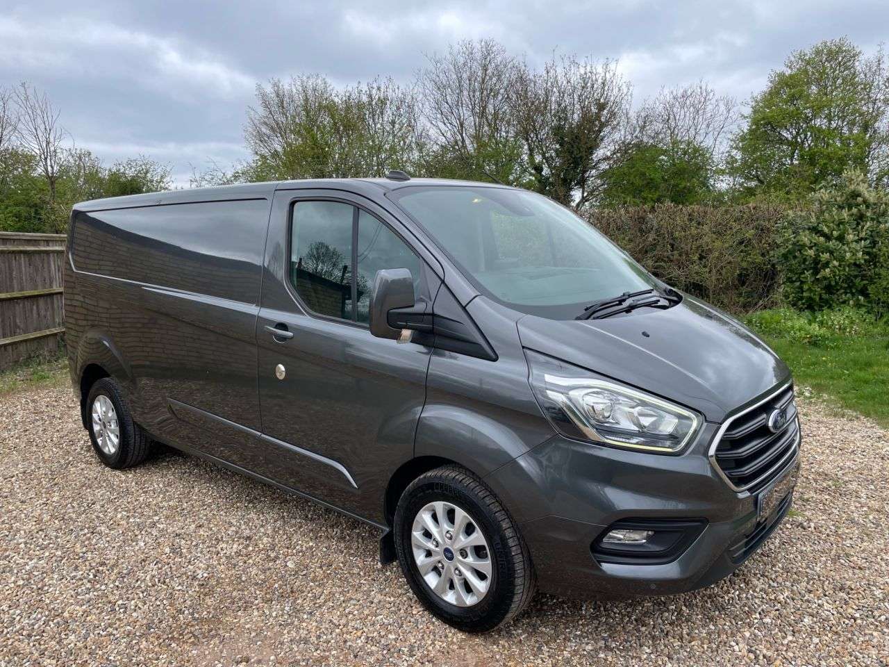 A 2020 FORD TRANSIT CUSTOM 2.0 300 EcoBlue Limited Panel Van 5dr Diesel Manual L2 H1 Euro 6 (s/s) (130 A 2020 FORD TRANSIT CUSTOM 2.0 300 EcoBlue Limited Panel Van 5dr Diesel Manual L2 H1 Euro 6 (s/s) (130