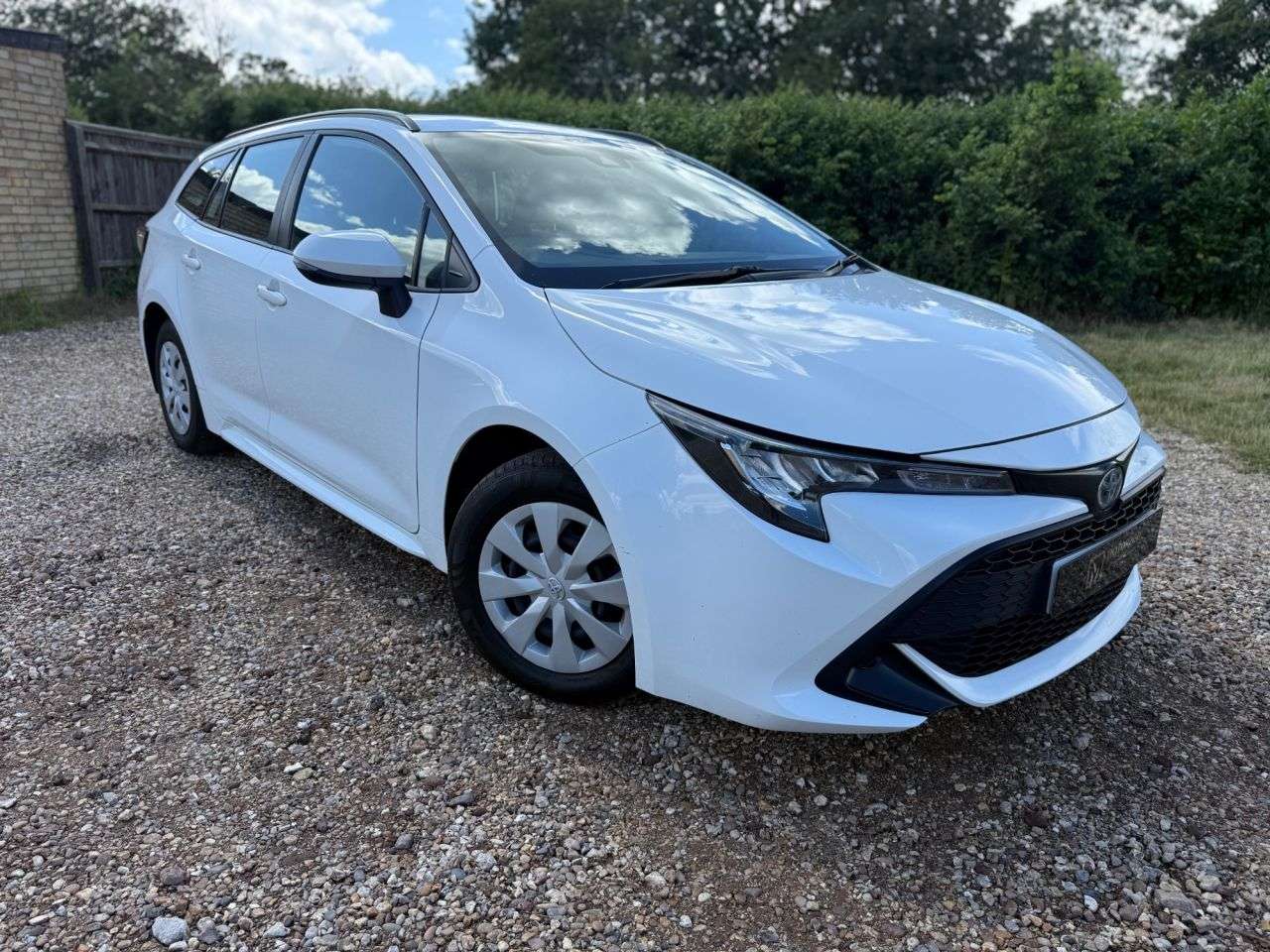 A 2022 TOYOTA COROLLA 1.8 VVT-h 5dr Petrol Hybrid CVT Euro 6 (s/s) (122 ps) 5 SEATER HYBRID | LOW A 2022 TOYOTA COROLLA 1.8 VVT-h 5dr Petrol Hybrid CVT Euro 6 (s/s) (122 ps) 5 SEATER HYBRID | LOW