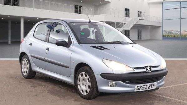 A 2002 PEUGEOT 206 1.4 HDi LX Hatchback 5dr Diesel Manual (a/c) (113 g/km, 67 bhp) 19 SERVICES A 2002 PEUGEOT 206 1.4 HDi LX Hatchback 5dr Diesel Manual (a/c) (113 g/km, 67 bhp) 19 SERVICES