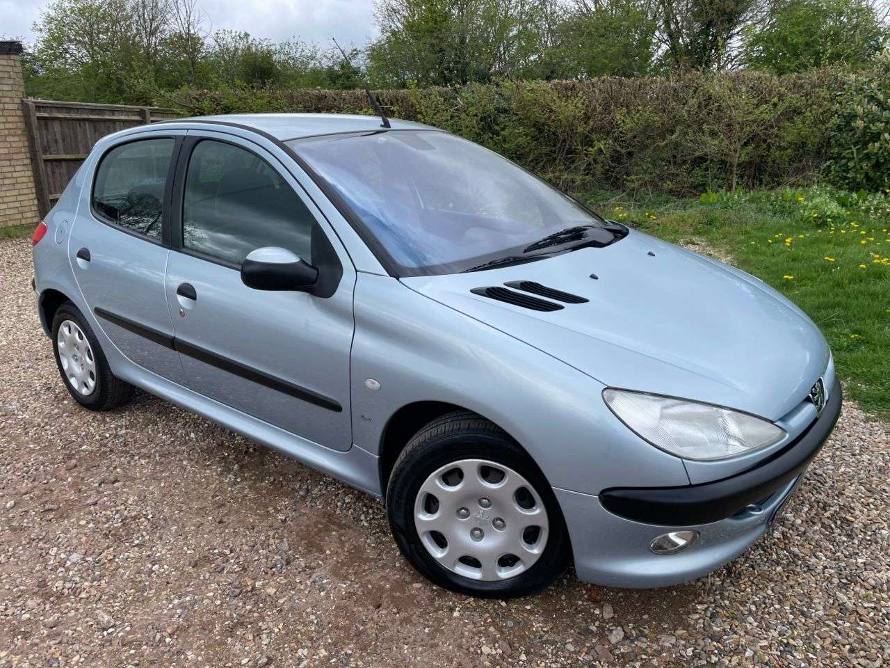 A 2002 PEUGEOT 206 1.4 HDi LX Hatchback 5dr Diesel Manual (a/c) (113 g/km, 67 bhp) 19 SERVICES A 2002 PEUGEOT 206 1.4 HDi LX Hatchback 5dr Diesel Manual (a/c) (113 g/km, 67 bhp) 19 SERVICES