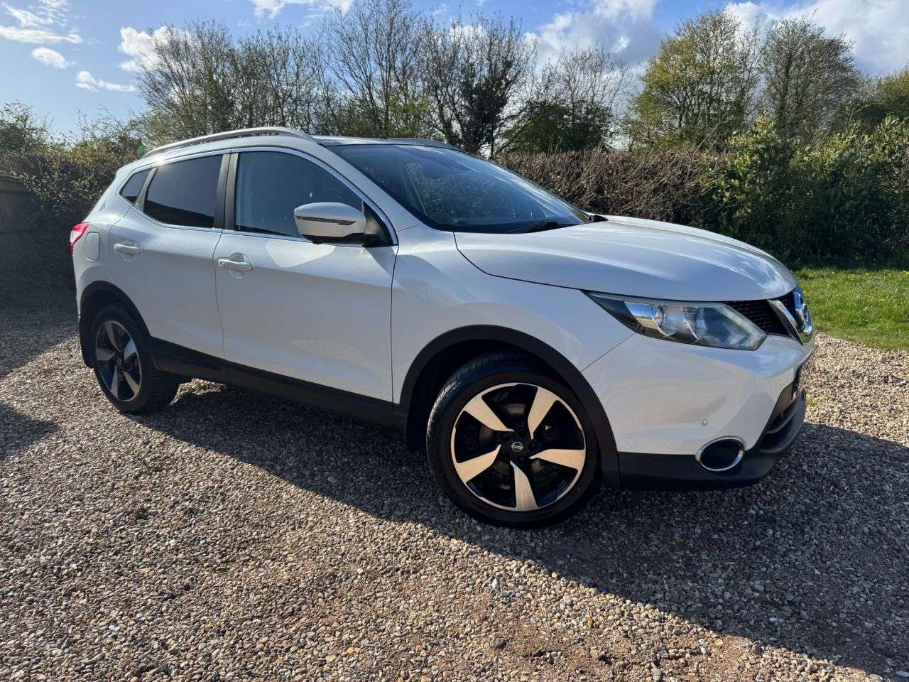 A 2015 NISSAN QASHQAI 1.2 DIG-T n-tec+ SUV 5dr Petrol Manual 2WD Euro 5 (s/s) (115 ps) 360 CAMERA A 2015 NISSAN QASHQAI 1.2 DIG-T n-tec+ SUV 5dr Petrol Manual 2WD Euro 5 (s/s) (115 ps) 360 CAMERA