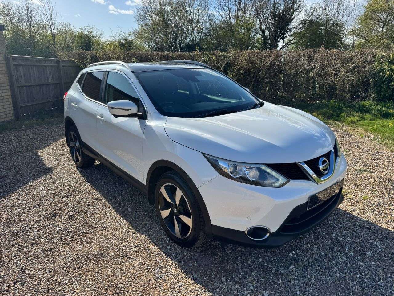 A 2015 NISSAN QASHQAI 1.2 DIG-T n-tec+ SUV 5dr Petrol Manual 2WD Euro 5 (s/s) (115 ps) 360 CAMERA A 2015 NISSAN QASHQAI 1.2 DIG-T n-tec+ SUV 5dr Petrol Manual 2WD Euro 5 (s/s) (115 ps) 360 CAMERA