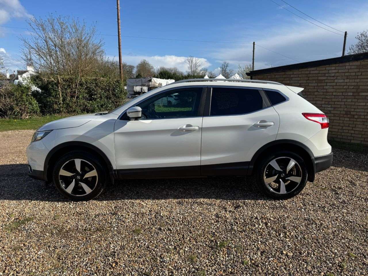 A 2015 NISSAN QASHQAI 1.2 DIG-T n-tec+ SUV 5dr Petrol Manual 2WD Euro 5 (s/s) (115 ps) 360 CAMERA A 2015 NISSAN QASHQAI 1.2 DIG-T n-tec+ SUV 5dr Petrol Manual 2WD Euro 5 (s/s) (115 ps) 360 CAMERA