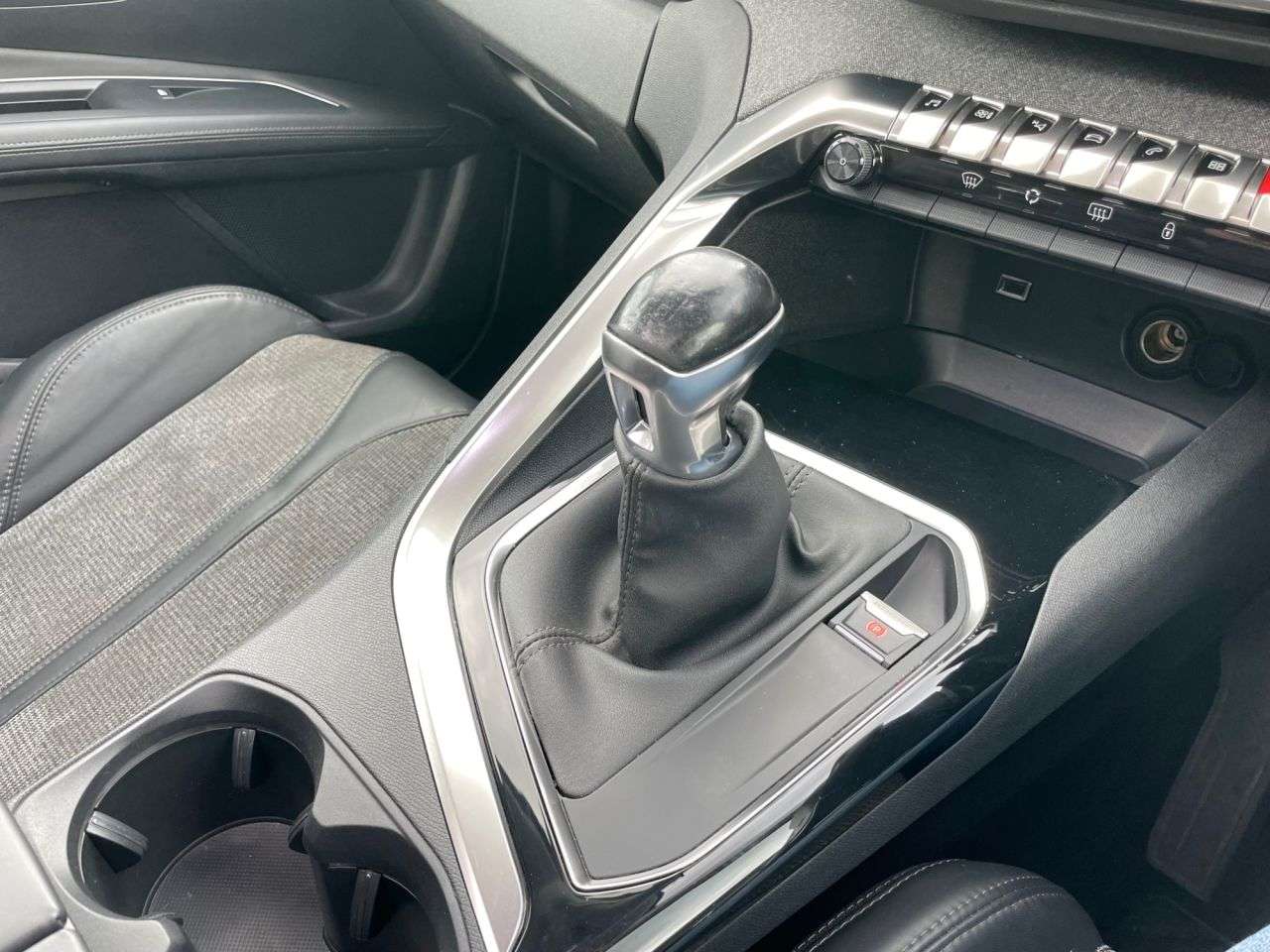 2017 PEUGEOT 3008 2017 PEUGEOT 3008
