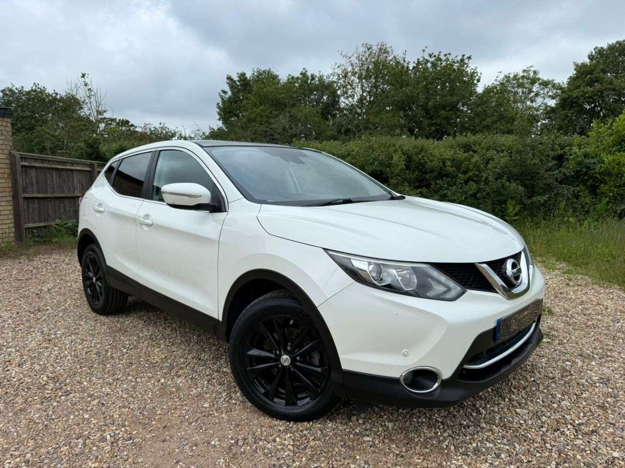 A 2014 NISSAN QASHQAI 1.6 dCi Acenta Premium SUV 5dr Diesel XTRON 2WD Euro 5 (s/s) (130 ps) SERVI A 2014 NISSAN QASHQAI 1.6 dCi Acenta Premium SUV 5dr Diesel XTRON 2WD Euro 5 (s/s) (130 ps) SERVI