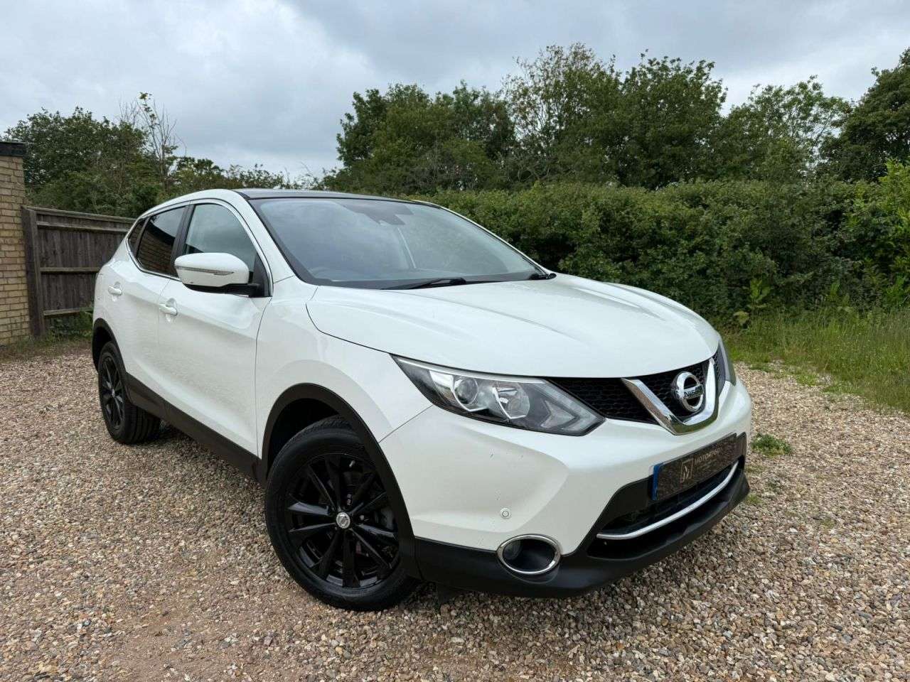 A 2014 NISSAN QASHQAI 1.6 dCi Acenta Premium SUV 5dr Diesel XTRON 2WD Euro 5 (s/s) (130 ps) SERVI A 2014 NISSAN QASHQAI 1.6 dCi Acenta Premium SUV 5dr Diesel XTRON 2WD Euro 5 (s/s) (130 ps) SERVI