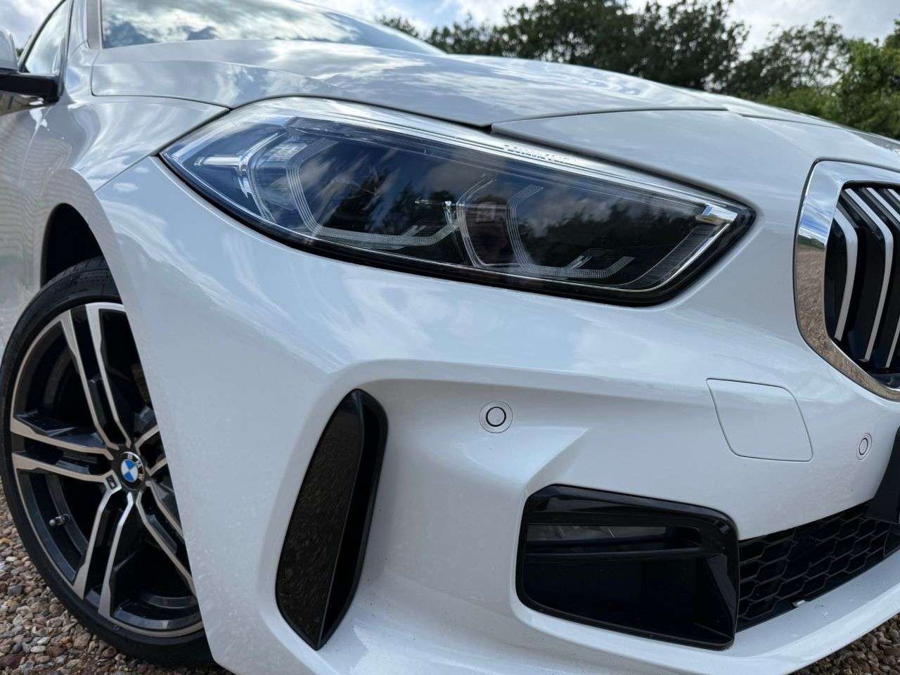 A 2023 BMW 1 SERIES 1.5 118i M Sport (LCP) Hatchback 5dr Petrol DCT Euro 6 (s/s) (136 ps) WHITE A 2023 BMW 1 SERIES 1.5 118i M Sport (LCP) Hatchback 5dr Petrol DCT Euro 6 (s/s) (136 ps) WHITE