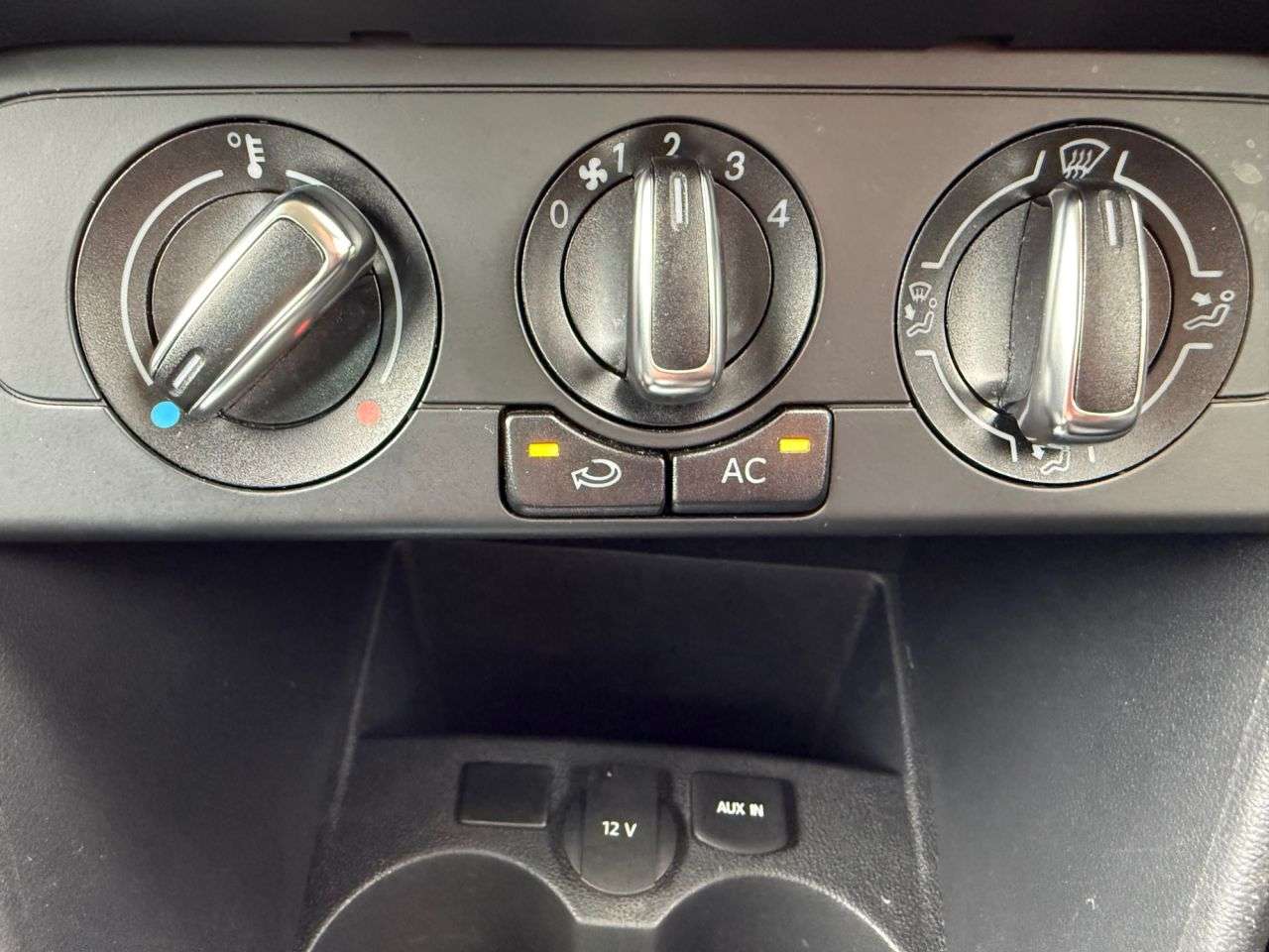 A 2014 VOLKSWAGEN POLO 1.4 Match Edition Hatchback 5dr Petrol DSG Euro 5 (85 ps) PETROL-AUTO-ULEZ A 2014 VOLKSWAGEN POLO 1.4 Match Edition Hatchback 5dr Petrol DSG Euro 5 (85 ps) PETROL-AUTO-ULEZ