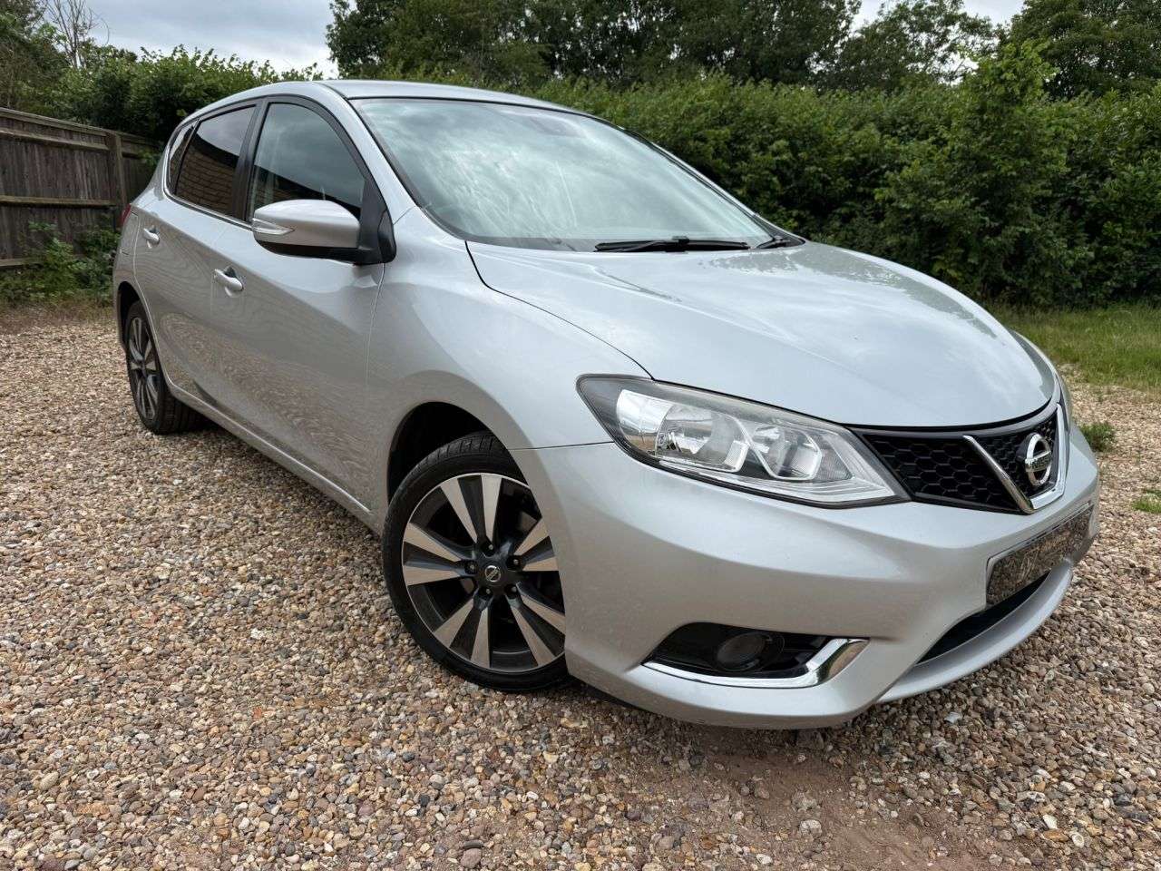 A 2017 NISSAN PULSAR 1.2 DIG-T N-Connecta Hatchback 5dr Petrol Manual Euro 6 (s/s) (115 ps) MANU A 2017 NISSAN PULSAR 1.2 DIG-T N-Connecta Hatchback 5dr Petrol Manual Euro 6 (s/s) (115 ps) MANU