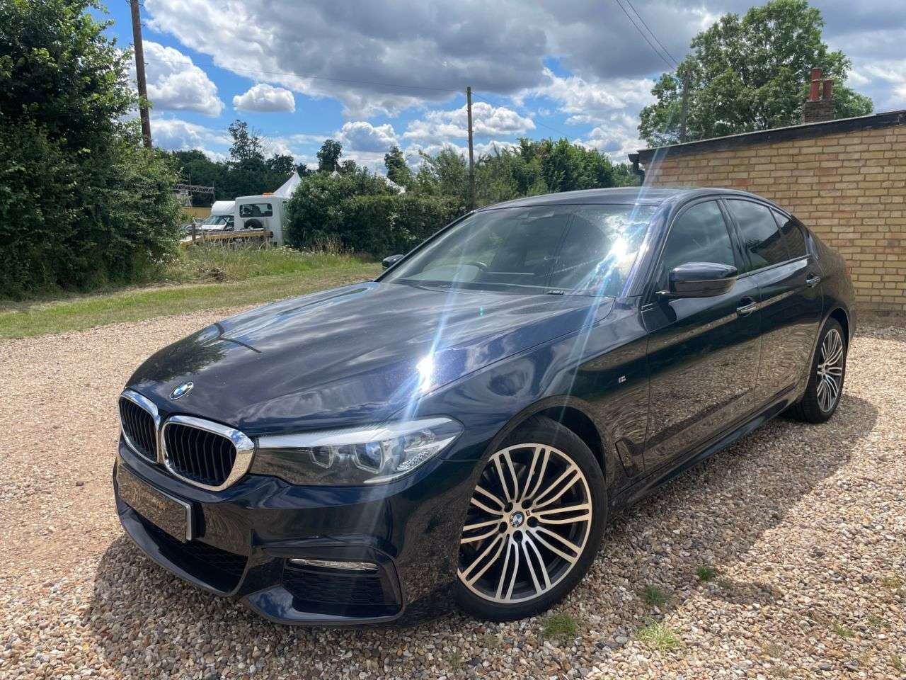 A 2018 BMW 5 SERIES 2.0 520d M Sport Saloon 4dr Diesel Auto Euro 6 (s/s) (190 ps) A 2018 BMW 5 SERIES 2.0 520d M Sport Saloon 4dr Diesel Auto Euro 6 (s/s) (190 ps)