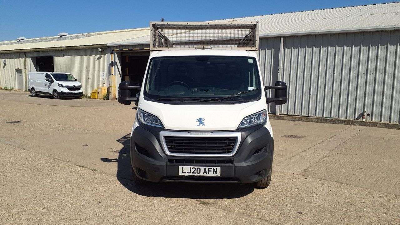 A 2020 PEUGEOT BOXER 2.2 BlueHDi 335 Built for Business Curtainside Chassis Cab 4dr Diesel Manua A 2020 PEUGEOT BOXER 2.2 BlueHDi 335 Built for Business Curtainside Chassis Cab 4dr Diesel Manua
