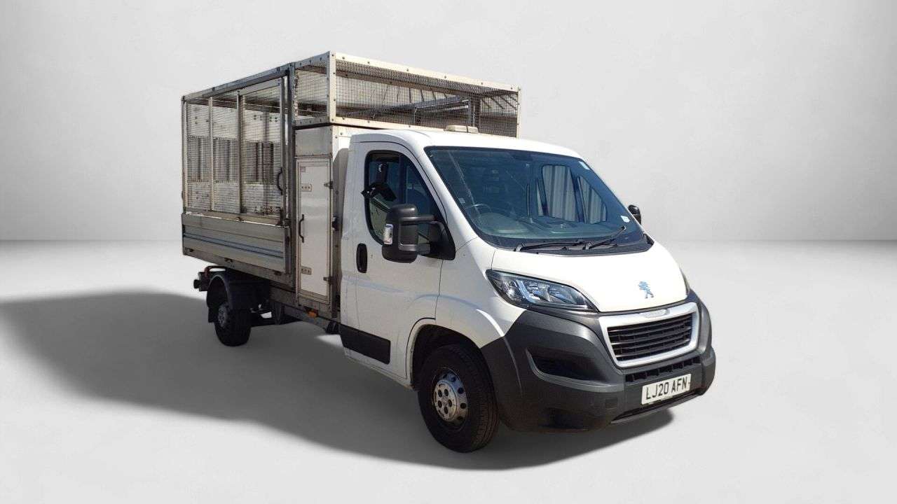 A 2020 PEUGEOT BOXER 2.2 BlueHDi 335 Built for Business Curtainside Chassis Cab 4dr Diesel Manua A 2020 PEUGEOT BOXER 2.2 BlueHDi 335 Built for Business Curtainside Chassis Cab 4dr Diesel Manua