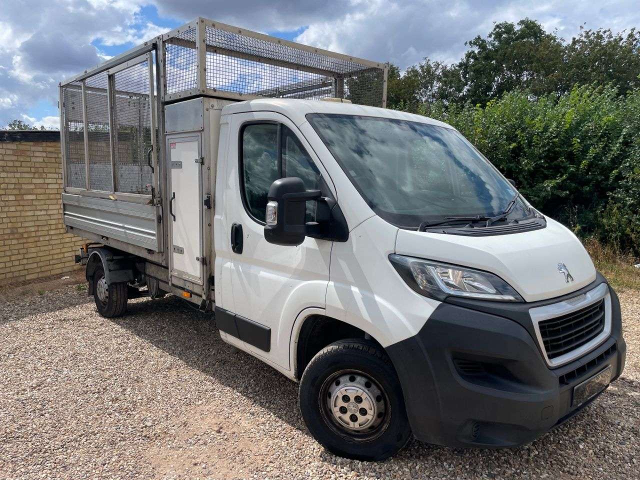 A 2020 PEUGEOT BOXER 2.2 BlueHDi 335 Built for Business Curtainside Chassis Cab 4dr Diesel Manua A 2020 PEUGEOT BOXER 2.2 BlueHDi 335 Built for Business Curtainside Chassis Cab 4dr Diesel Manua