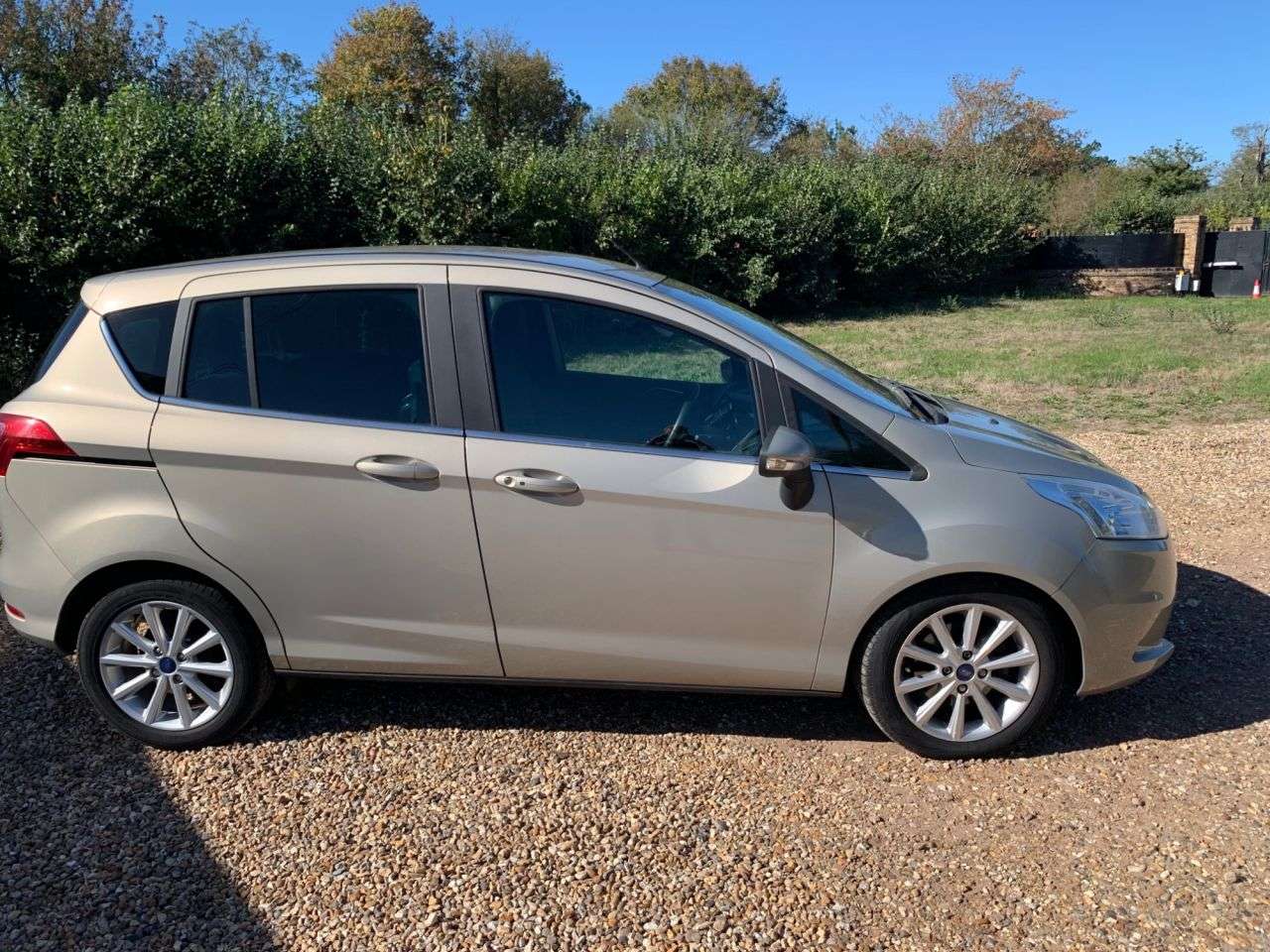A 2016 FORD B-MAX 1.6 Titanium MPV 5dr Petrol Powershift Euro 5 (105 ps) A 2016 FORD B-MAX 1.6 Titanium MPV 5dr Petrol Powershift Euro 5 (105 ps)