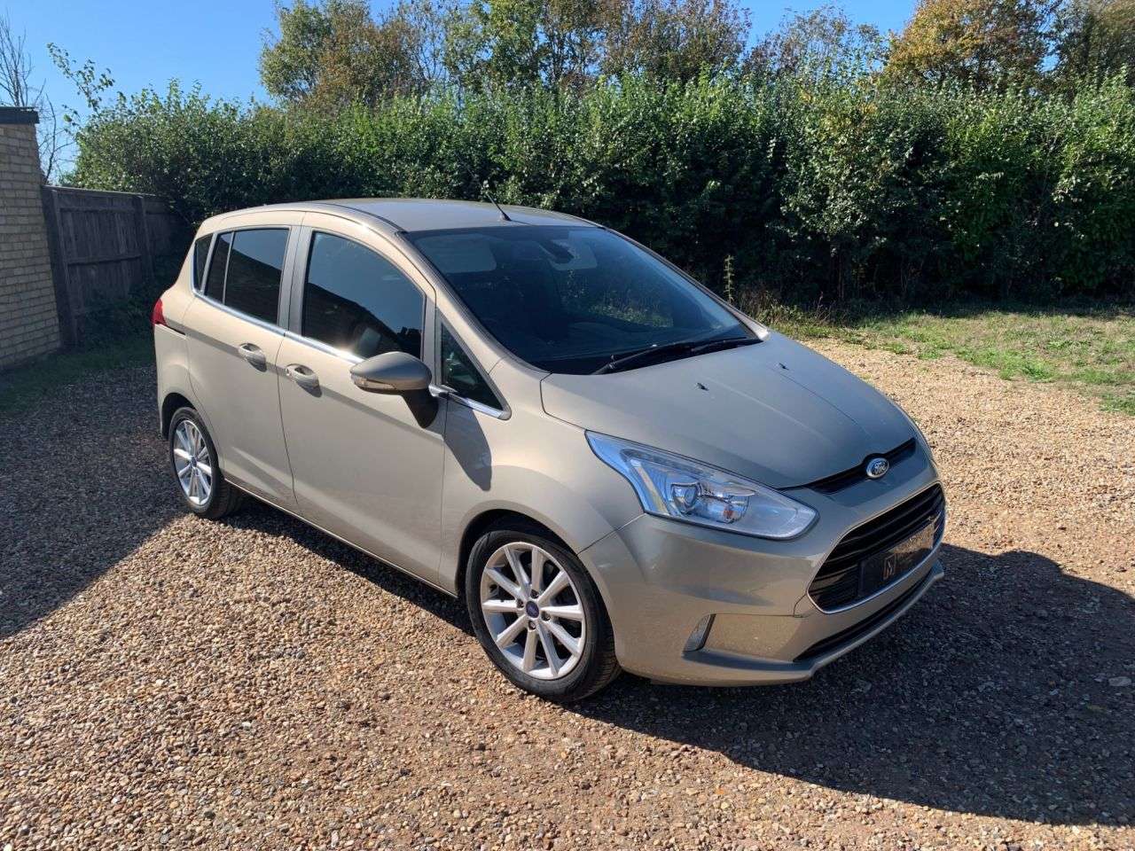 A 2016 FORD B-MAX 1.6 Titanium MPV 5dr Petrol Powershift Euro 5 (105 ps) A 2016 FORD B-MAX 1.6 Titanium MPV 5dr Petrol Powershift Euro 5 (105 ps)