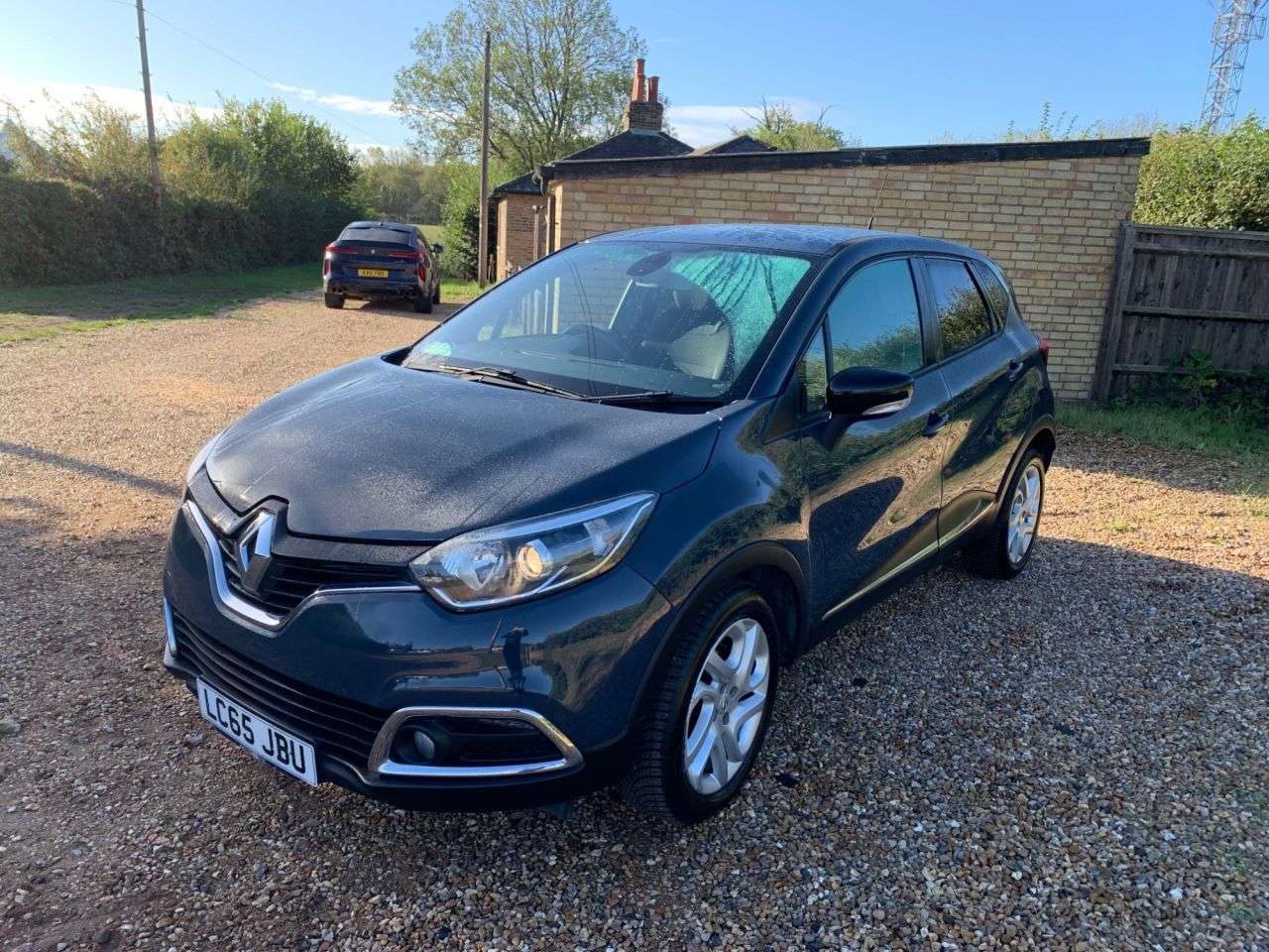 A 2015 RENAULT CAPTUR 0.9 TCe ENERGY Dynamique Nav SUV 5dr Petrol Manual Euro 6 (s/s) (90 ps) A 2015 RENAULT CAPTUR 0.9 TCe ENERGY Dynamique Nav SUV 5dr Petrol Manual Euro 6 (s/s) (90 ps)