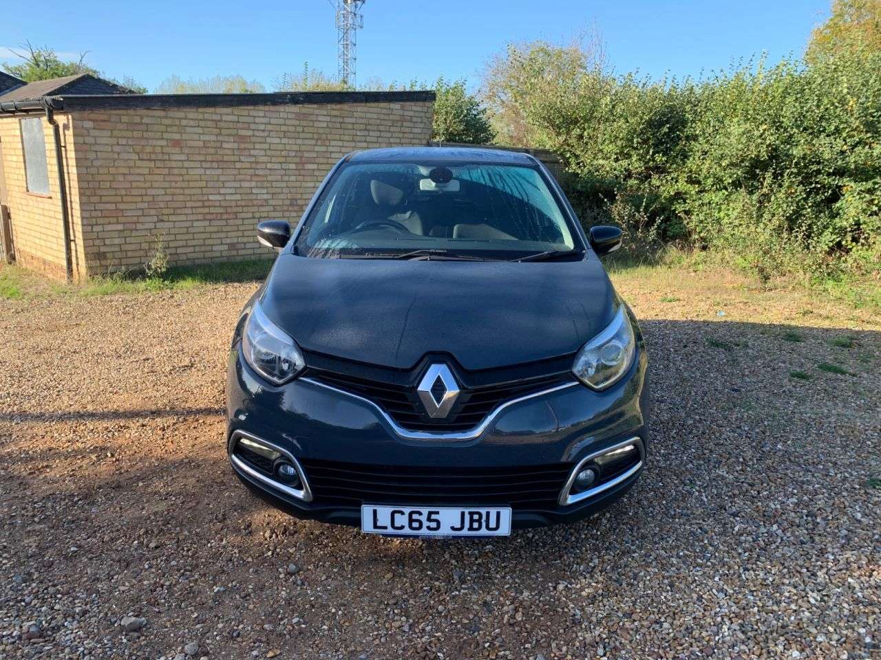 A 2015 RENAULT CAPTUR 0.9 TCe ENERGY Dynamique Nav SUV 5dr Petrol Manual Euro 6 (s/s) (90 ps) A 2015 RENAULT CAPTUR 0.9 TCe ENERGY Dynamique Nav SUV 5dr Petrol Manual Euro 6 (s/s) (90 ps)