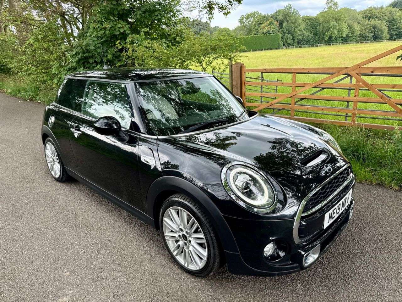A 2019 MINI HATCH 2.0 Cooper S Exclusive Hatchback 3dr Petrol Manual Euro 6 (s/s) (192 ps) + A 2019 MINI HATCH 2.0 Cooper S Exclusive Hatchback 3dr Petrol Manual Euro 6 (s/s) (192 ps) +