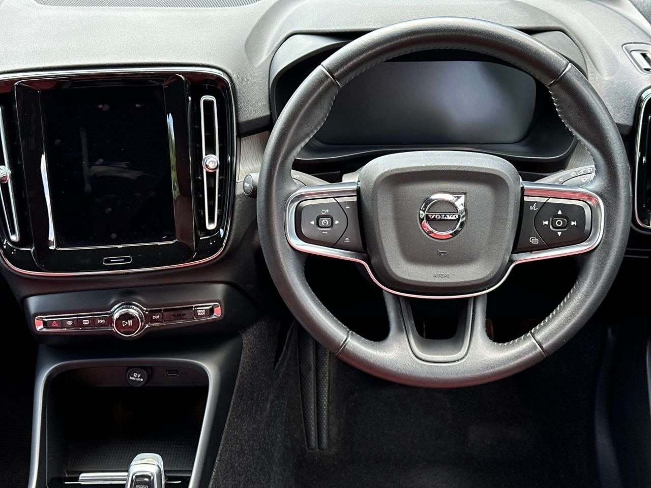 2020 VOLVO XC40 2020 VOLVO XC40