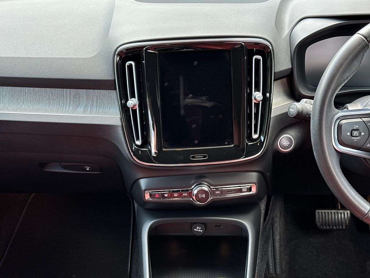 2020 VOLVO XC40 2020 VOLVO XC40