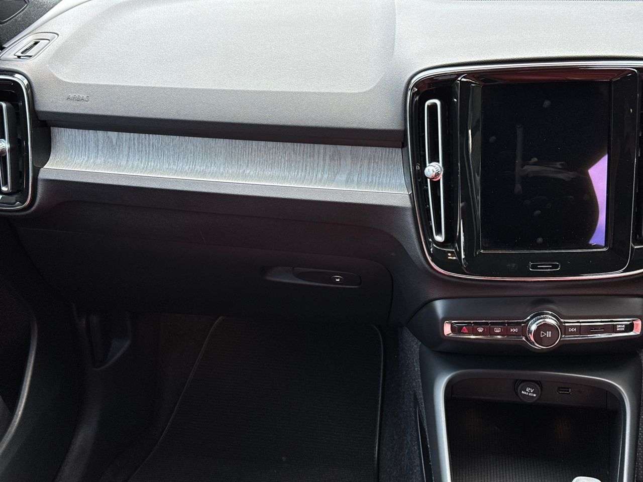 2020 VOLVO XC40 2020 VOLVO XC40