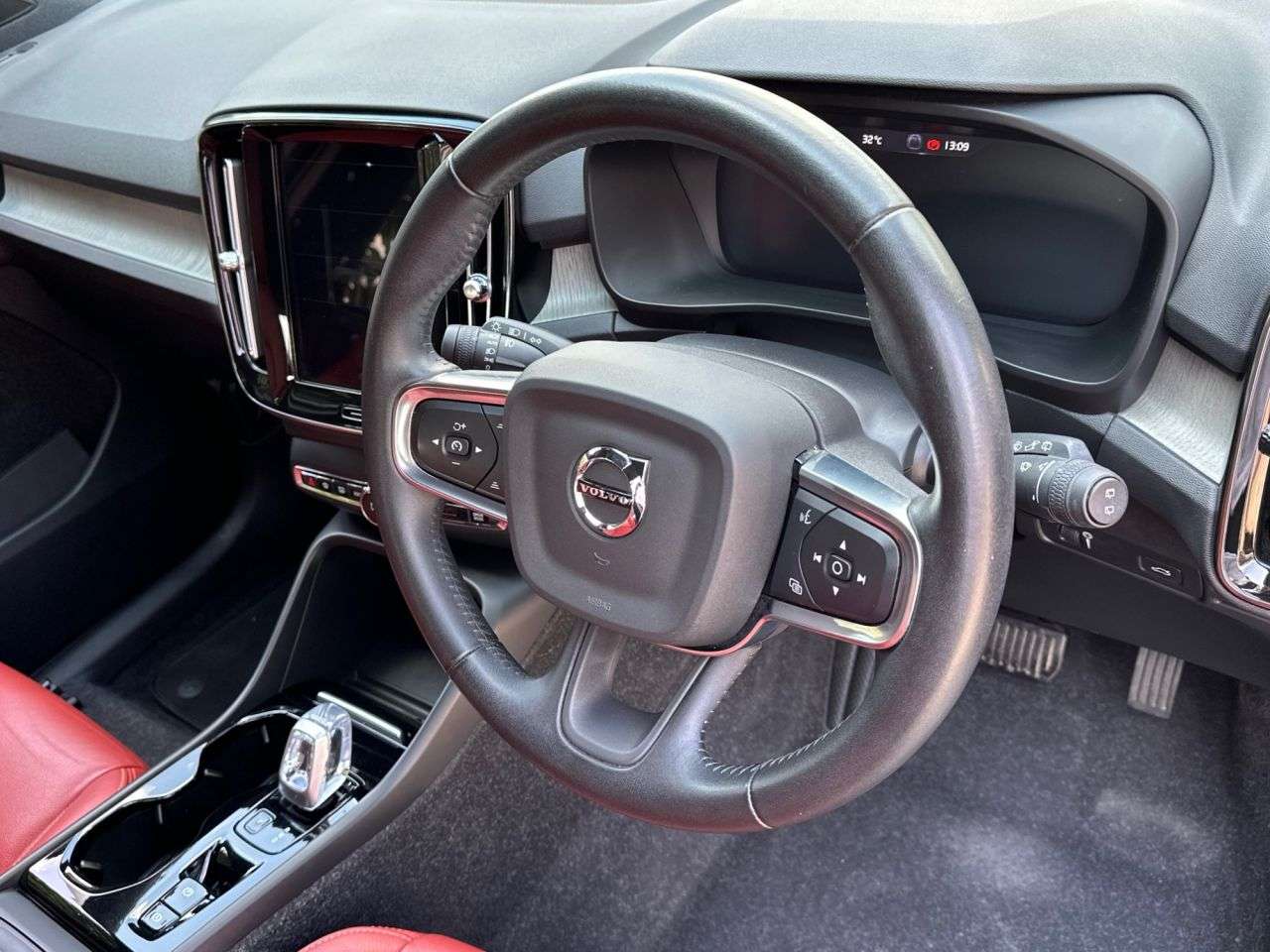 2020 VOLVO XC40 2020 VOLVO XC40