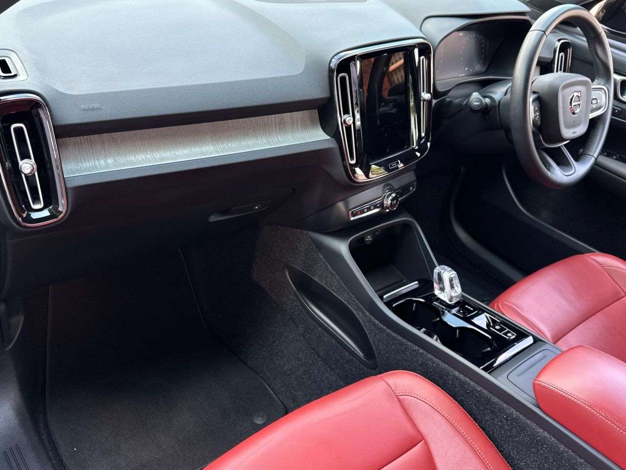 2020 VOLVO XC40 2020 VOLVO XC40