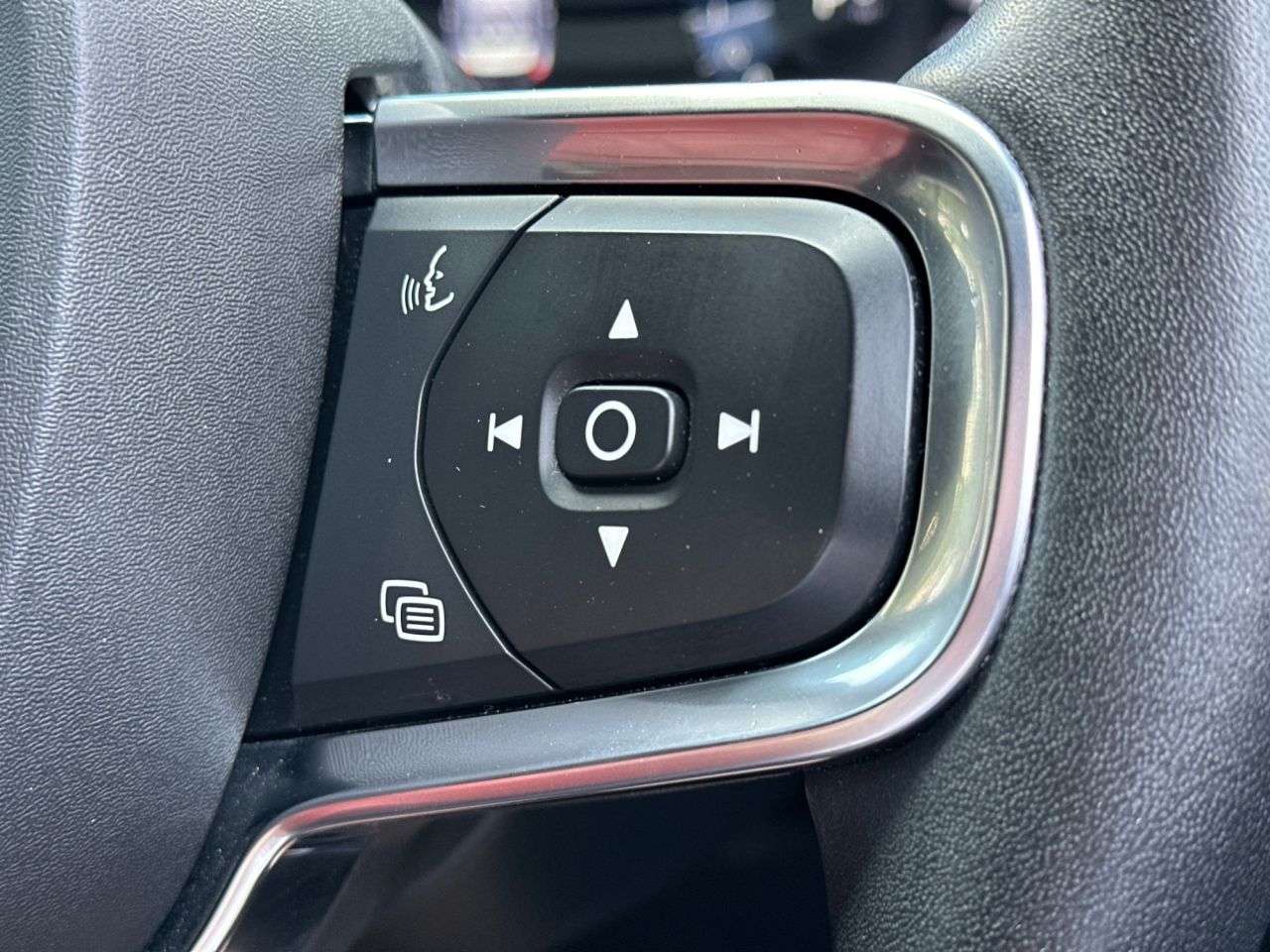 2020 VOLVO XC40 2020 VOLVO XC40