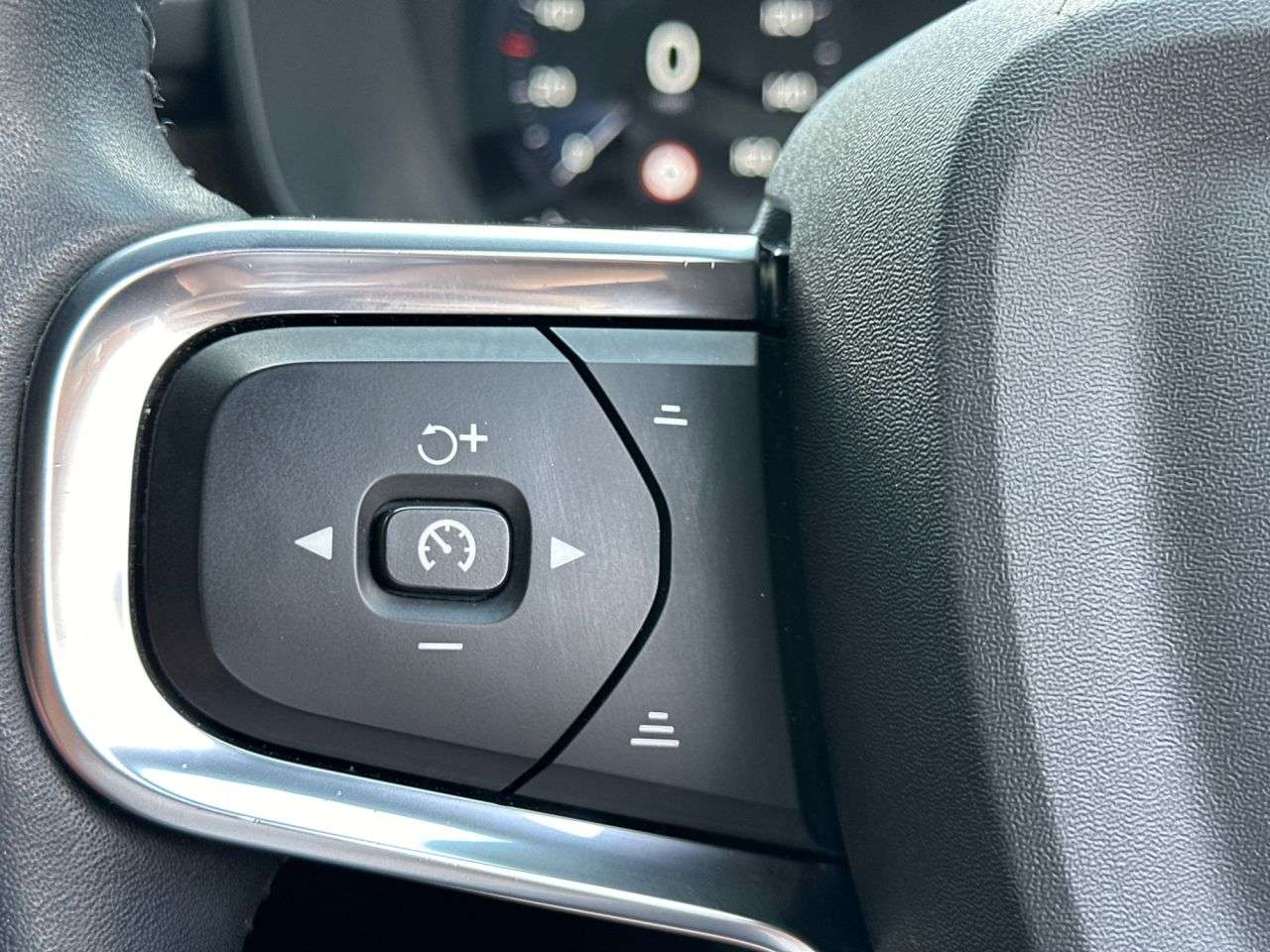 2020 VOLVO XC40 2020 VOLVO XC40