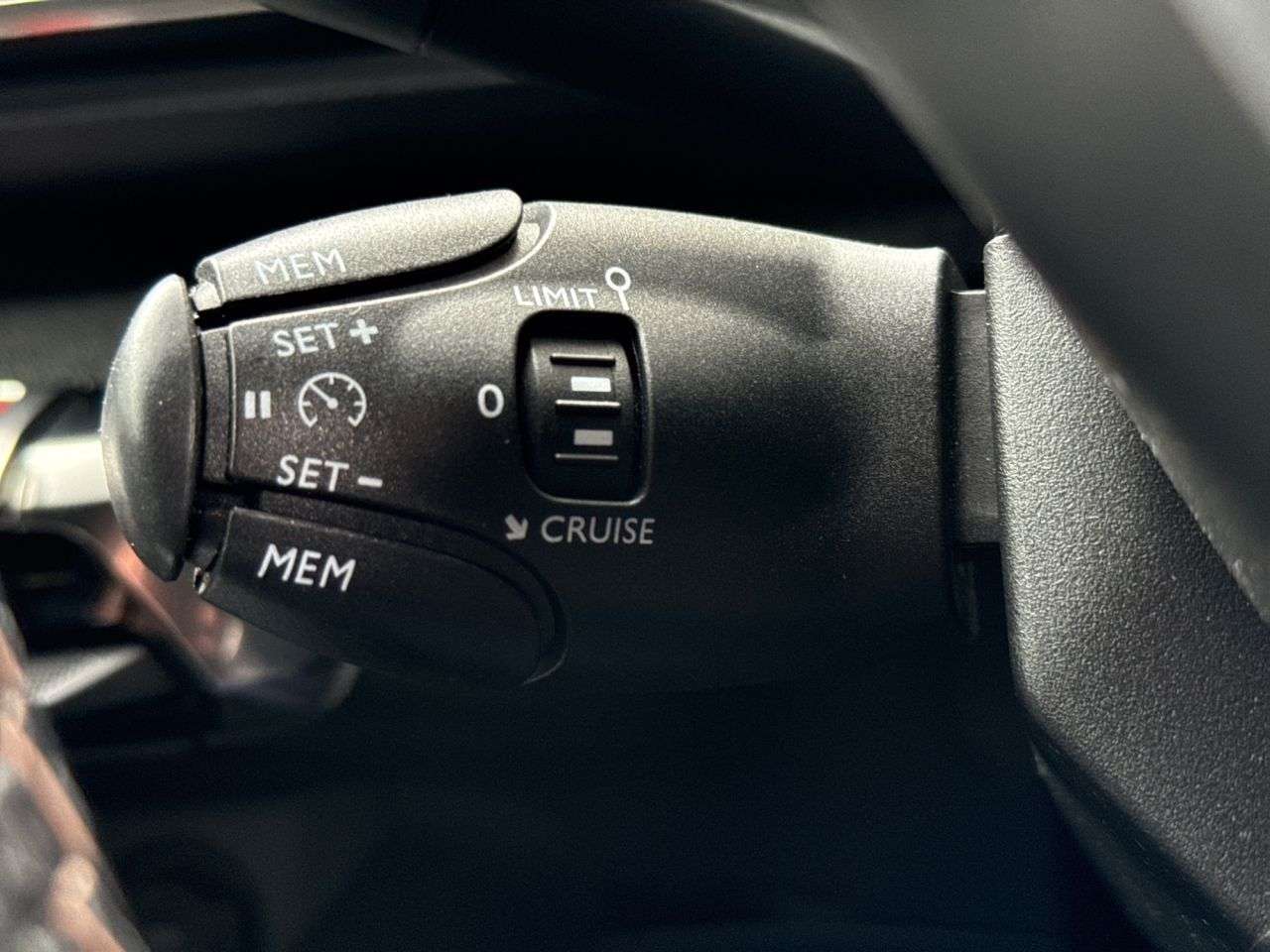 2020 PEUGEOT 3008 2020 PEUGEOT 3008