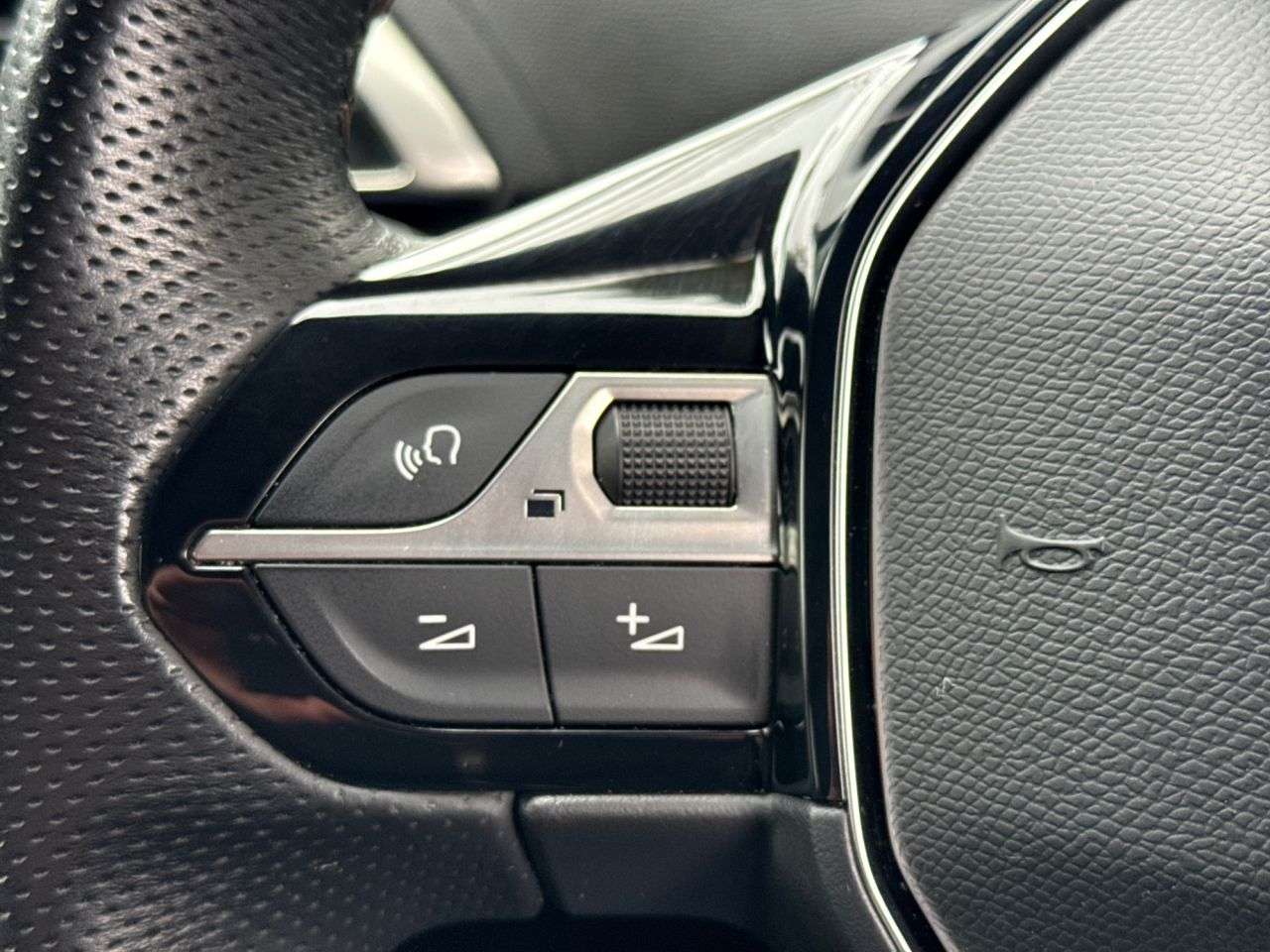 2020 PEUGEOT 3008 2020 PEUGEOT 3008