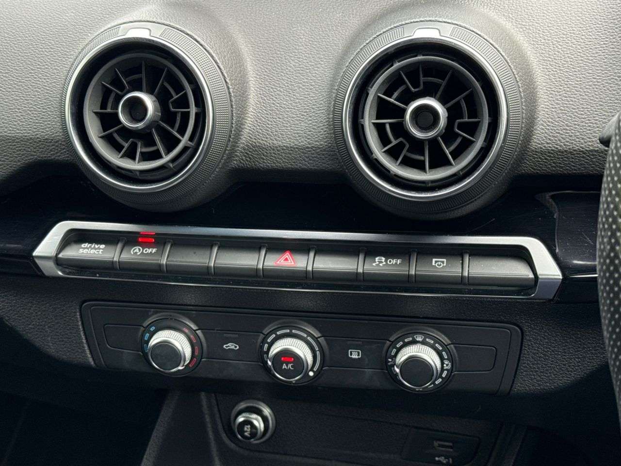 2020 AUDI Q2 2020 AUDI Q2