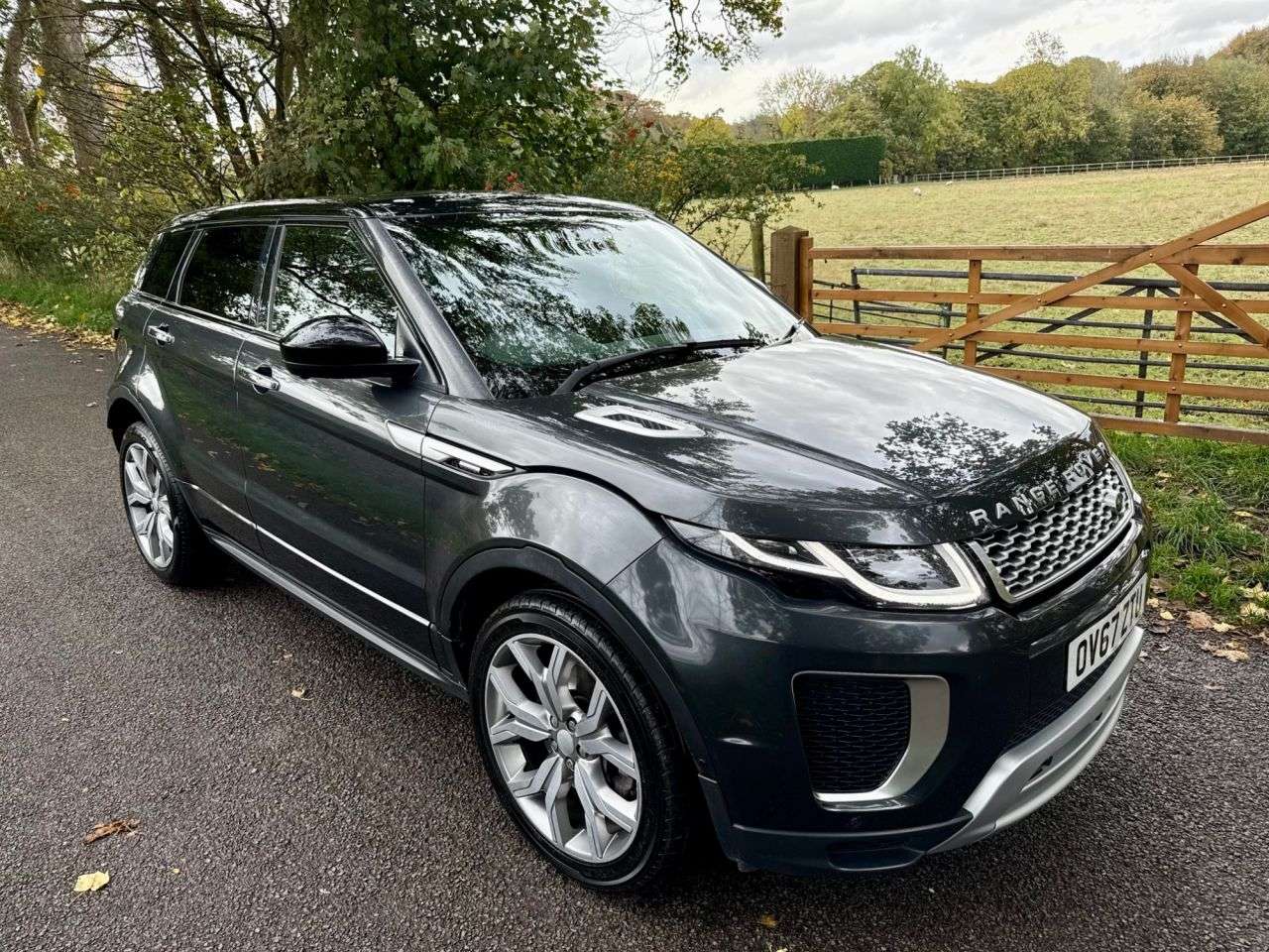 A 2017 LAND ROVER RANGE ROVER EVOQUE 2.0 Si4 Autobiography SUV 5dr Petrol Automatic 4WD Euro 6 (s/s) (290 bhp) + A 2017 LAND ROVER RANGE ROVER EVOQUE 2.0 Si4 Autobiography SUV 5dr Petrol Automatic 4WD Euro 6 (s/s) (290 bhp) +