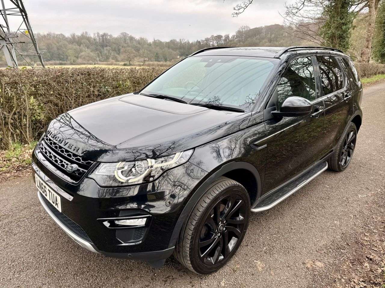 A 2016 LAND ROVER DISCOVERY SPORT 2.0 TD4 HSE SUV 5dr Diesel Automatic 4WD Euro 6 (s/s) (180 ps) + SERVICE HI A 2016 LAND ROVER DISCOVERY SPORT 2.0 TD4 HSE SUV 5dr Diesel Automatic 4WD Euro 6 (s/s) (180 ps) + SERVICE HI