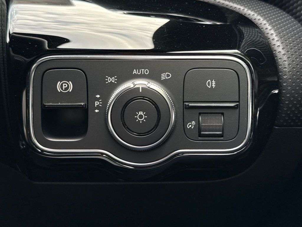 2018 MERCEDES-BENZ A-CLASS 2018 MERCEDES-BENZ A-CLASS