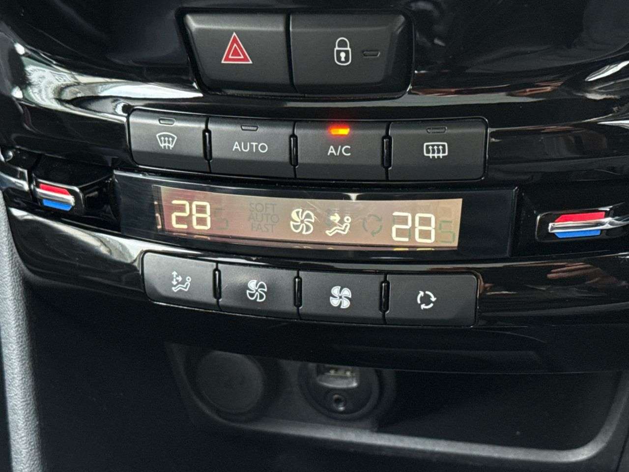 2017 PEUGEOT 2008 2017 PEUGEOT 2008