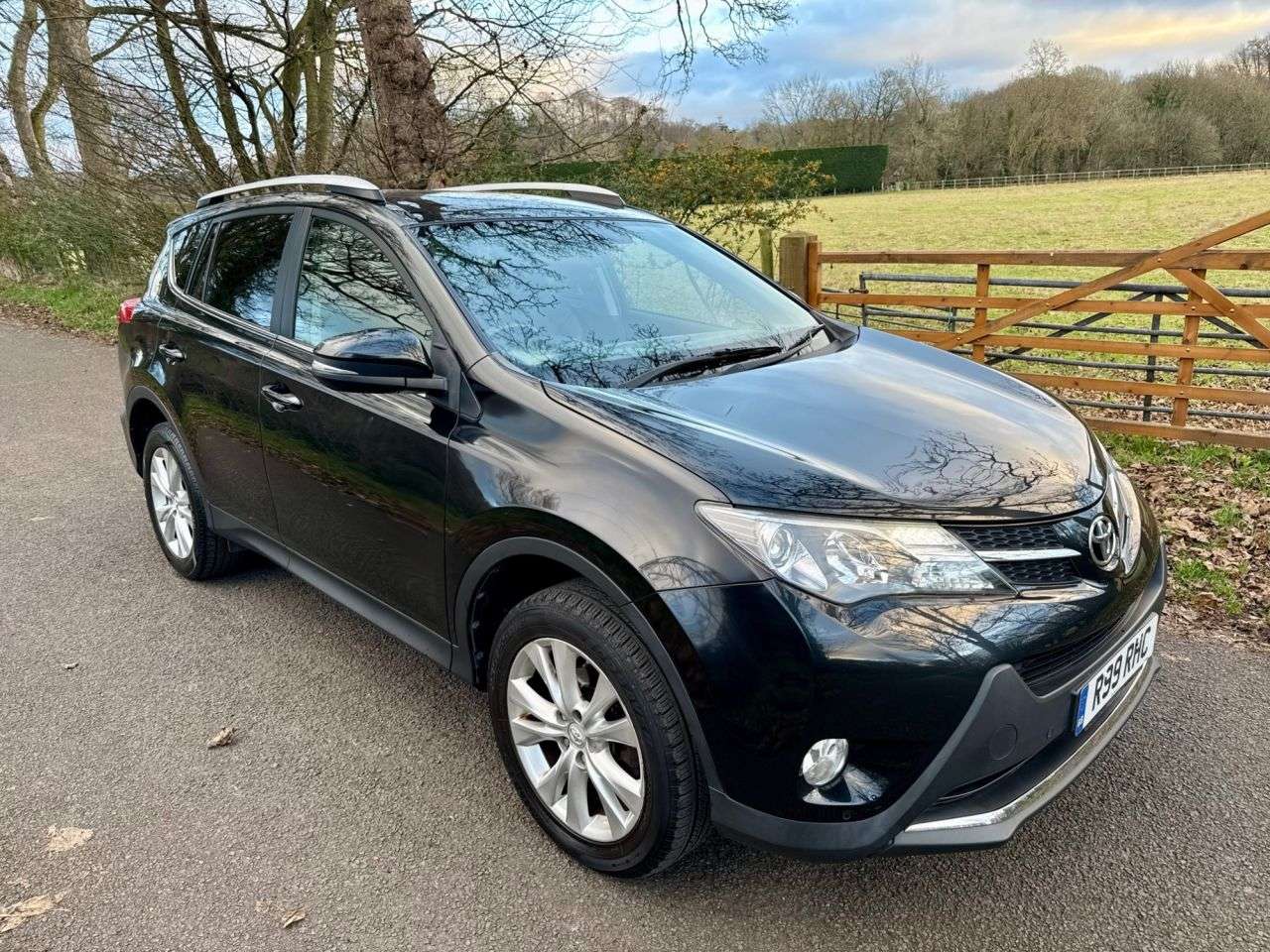 A 2014 TOYOTA RAV4 2.2 D-CAT Invincible SUV 5dr Diesel Auto 4WD Euro 5 (150 ps) + SERVICE HIST A 2014 TOYOTA RAV4 2.2 D-CAT Invincible SUV 5dr Diesel Auto 4WD Euro 5 (150 ps) + SERVICE HIST