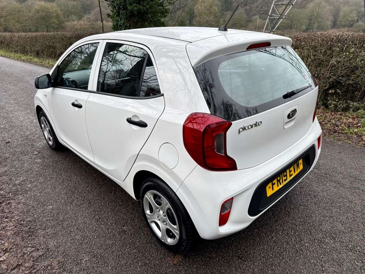 A 2019 KIA PICANTO 1.0 1 Hatchback 5dr Petrol Manual Euro 6 (66 bhp) + DRL + AUTO HEADLIGHTS A 2019 KIA PICANTO 1.0 1 Hatchback 5dr Petrol Manual Euro 6 (66 bhp) + DRL + AUTO HEADLIGHTS