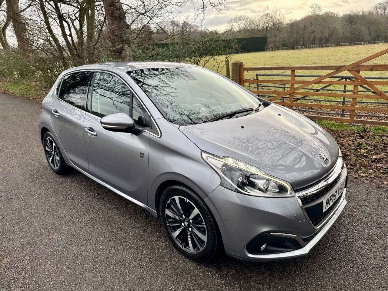 A 2019 PEUGEOT 208 1.2 PureTech Tech Edition Hatchback 5dr Petrol Manual Euro 6 (s/s) (82 ps) A 2019 PEUGEOT 208 1.2 PureTech Tech Edition Hatchback 5dr Petrol Manual Euro 6 (s/s) (82 ps)