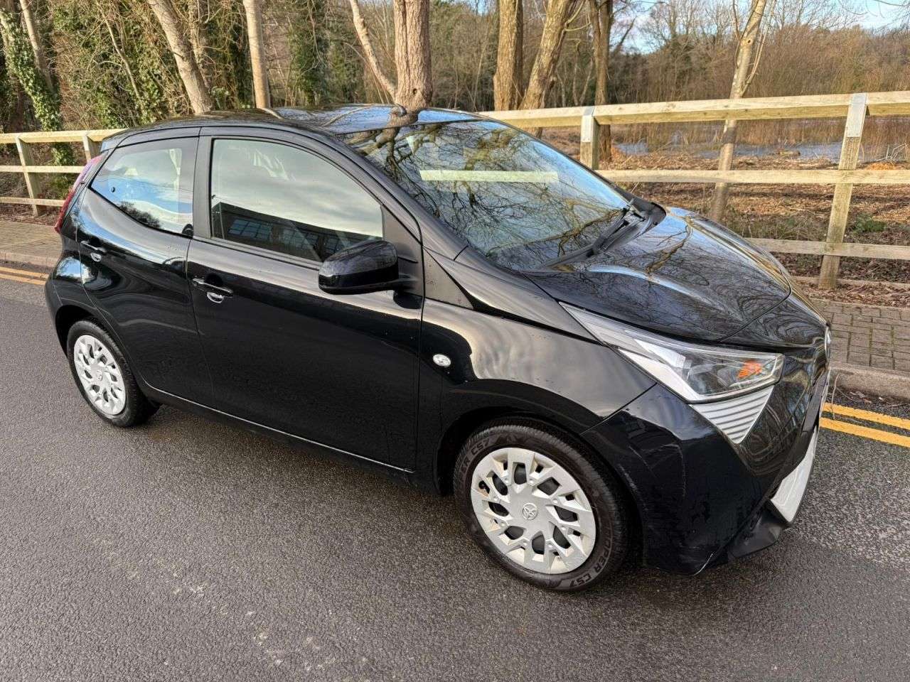 A 2021 TOYOTA AYGO 1.0 VVT-i x-play Hatchback 5dr Petrol Manual Euro 6 (s/s) (71 ps) A 2021 TOYOTA AYGO 1.0 VVT-i x-play Hatchback 5dr Petrol Manual Euro 6 (s/s) (71 ps)